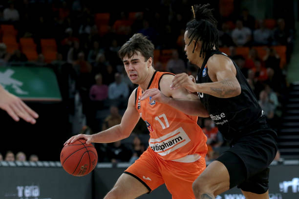 严苛的外部 严苛的外部